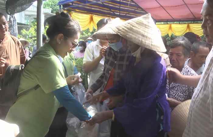 Toàn dân hưởng ứng Tháng cao điểm "Vì người nghèo", xây dựng mô hình thoát nghèo bền vững (17-11-2023)